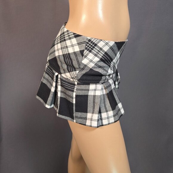 Y2K Charlotte Russe Pleated Plaid Micro Mini Skirt Size S Low Rise Black White - Picture 2 of 8
